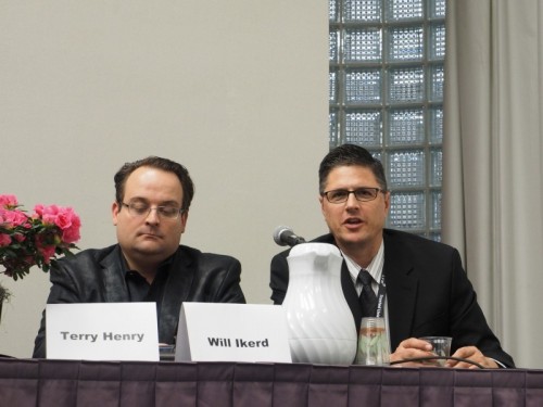 LOAについて講演するUSIBDのジョン・ルッソ（John Russo）会長（右側）（写真：家入龍太。以下同じ）