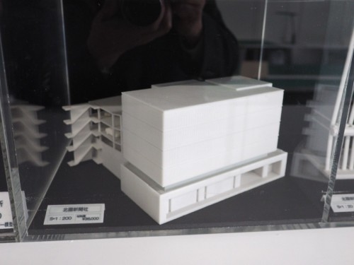 北國新聞社ビルの200分の1スケールの模型