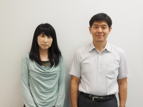 日本初のCIM電子納品を行った大林組土木本部本部長室情報企画課長の杉浦伸哉さん（右）と、情報企画課主任の後藤直美さん（左）（写真：家入龍太）