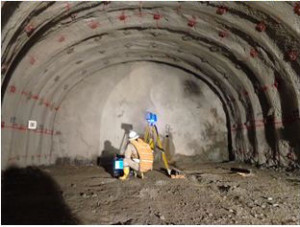 三遠南信小嵐トンネルでの3Dマッチ測定風景（以下の写真・資料：鹿島）