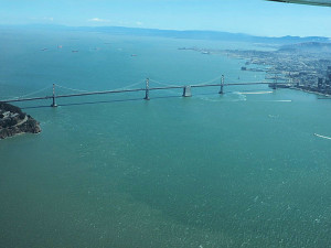 サンフランシスコとトレジャーアイランドの間は1936年に開通した吊り橋のままだ