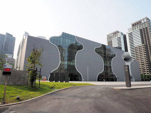 伊東豊雄氏が設計した台中国立歌劇院の外観。今年5月に撮影