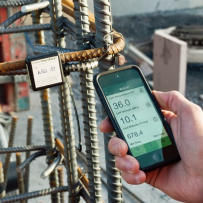 コンクリート強度をスマートフォンで測定できるワイヤレスコンクリート温度センサー「SmartRock2」（以下の写真、資料：KEYTEC）