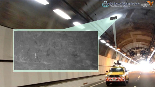 走行中のクルマからトンネル内壁に光を照射し、画像を撮影する