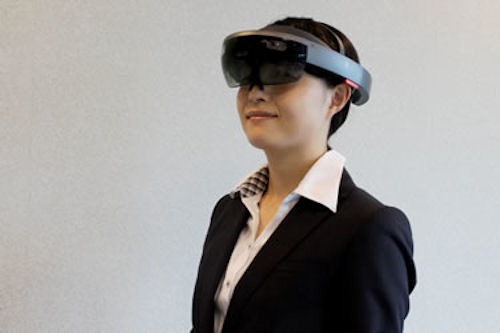 HoloLensを装着したところ