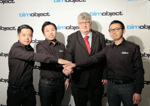 BIMobject Japanの経営陣。左から取締役のサイモン・シィー・カイ（Simon Xi Cai）氏、代表取締役社長の東政宏氏、取締役のヨハネス・ライシュブック（Johannes Reischbook）氏、同・野原弘輔氏（写真：BIMobject Japan）