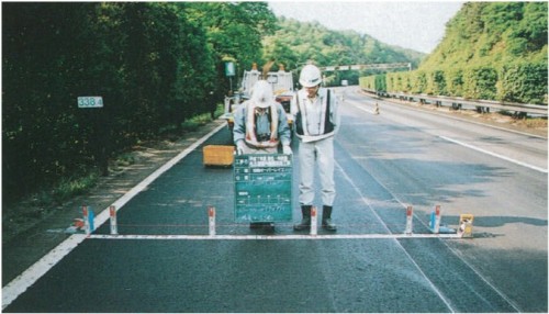 舗装補修工事の出来形検査の例（以下の写真：特記以外はNEXCO中日本）