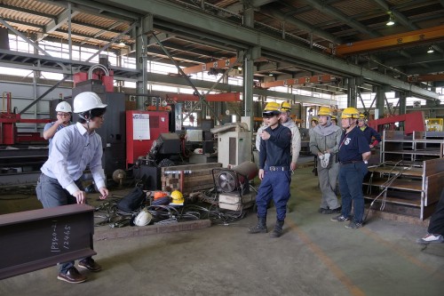 宮村鉄工の工場で行われたHoloLensの実験風景（以下の写真、資料：宮村鉄工のプレスリリースより）