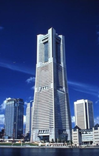 実験が行われている横浜ランドマークタワー（以下の写真：三菱地所）