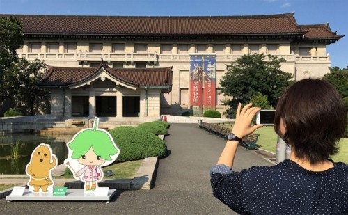 東京国立博物館の本館にスマートフォンを向けてみる（以下の写真、資料：東京国立博物館、凸版印刷）