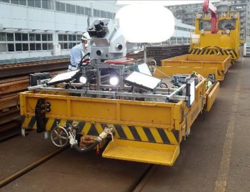 鉄道トンネル用のMMS。トロッコ台車に可搬型のMMSを搭載し、移動しながら3D計測する