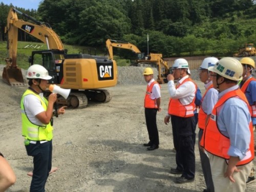 教育スタッフは日本建設機械施工協会の「i-Construction公式説明者資格」を取得している