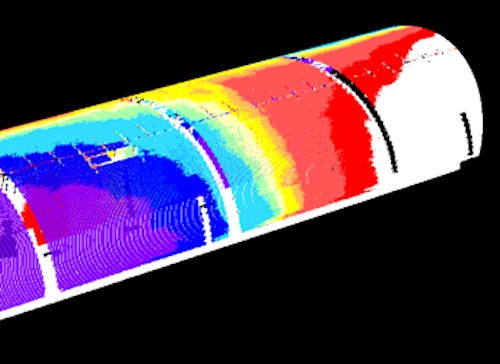 トンネル内壁を計測した3D点群データの例。内壁の変位量を色分けしたヒートマップで表現したもの