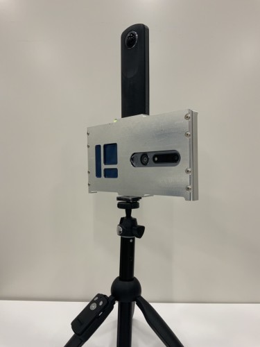 360度カメラとスマートフォンを組み合わせた手持ち型計測デバイス「HandMapper」