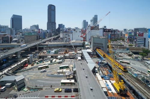 【写真1】渋谷駅東口で進む大規模な再開発事業