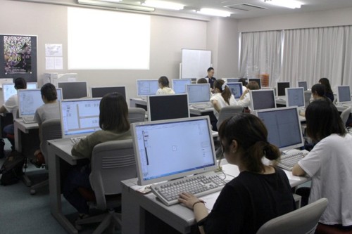 パソコン室での授業。Vectorworksの稼働率は7割を超えている