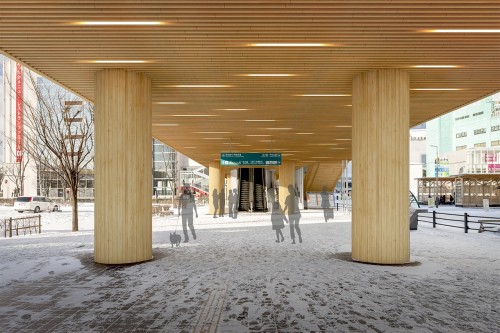 市街地木質化可能性調査では連絡通路ピロティ―部の軒天井や柱を木材で覆うCGシミュレーションも作成した