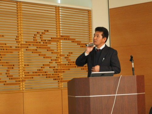 2018年2月6日に東京・有明で開催された「トプコンソキアポジショニングジャパンロードショー2018」で講演する片野氏