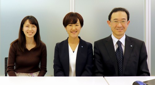 東洋建設DXデザイングループのスタッフ。左から星野早香氏、茂木満美氏、グループ長の前田哲哉氏