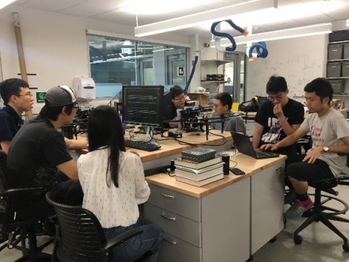 トップライズと共同研究を進めるカーネギーメロン大学の計算工学・ロボティクス研究室の風景