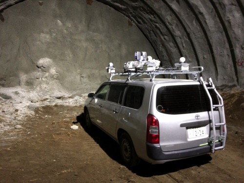 山岳トンネル現場の切り羽付近を点群計測する「車載式トンネル3Dスキャニングシステム」